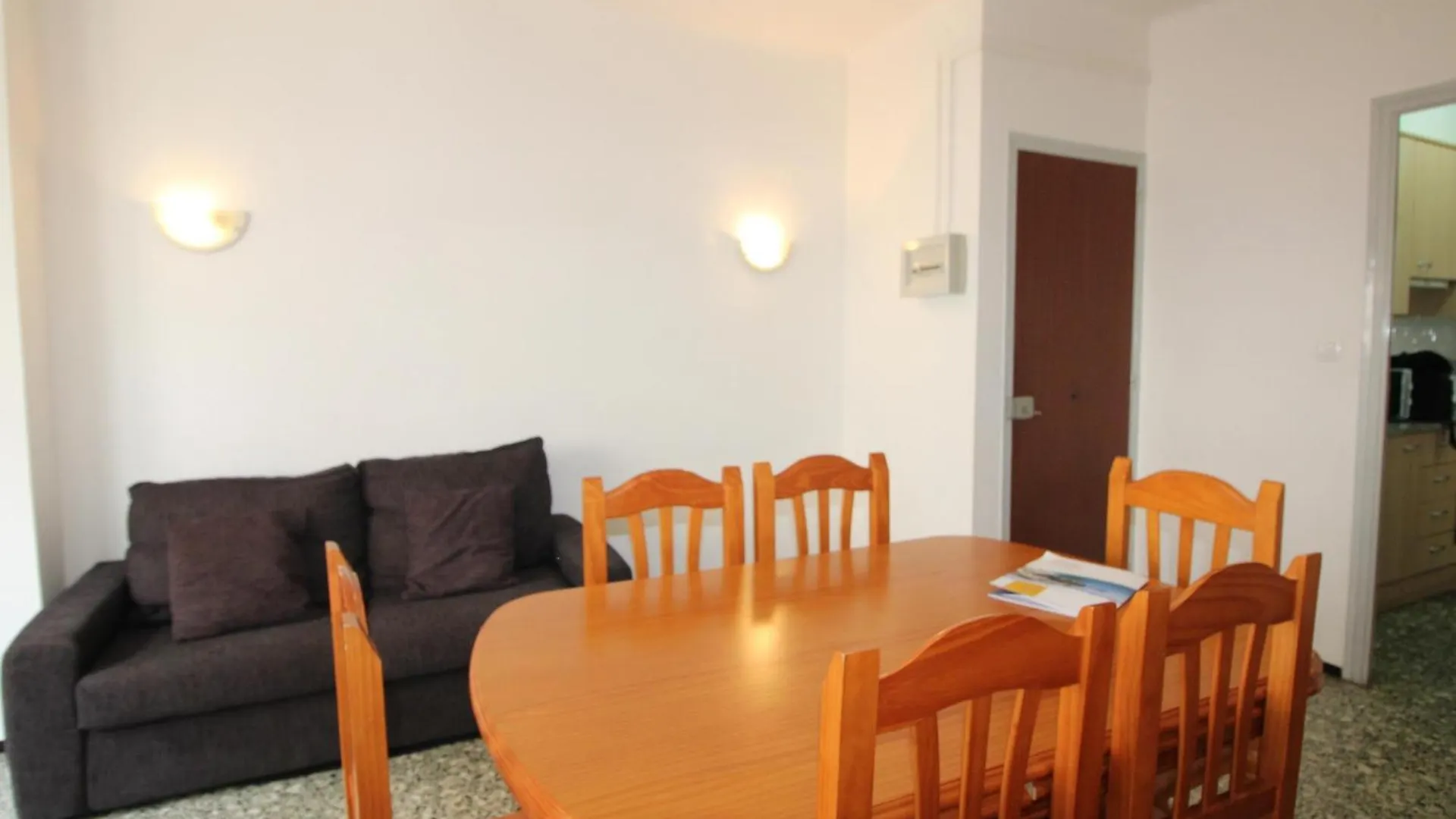 Apartamento Centrico Y Luminoso A 100M De La Playa, Renovado Con Wifi, Balcon Y Lavadora - Es-228-6 Llança Apartament