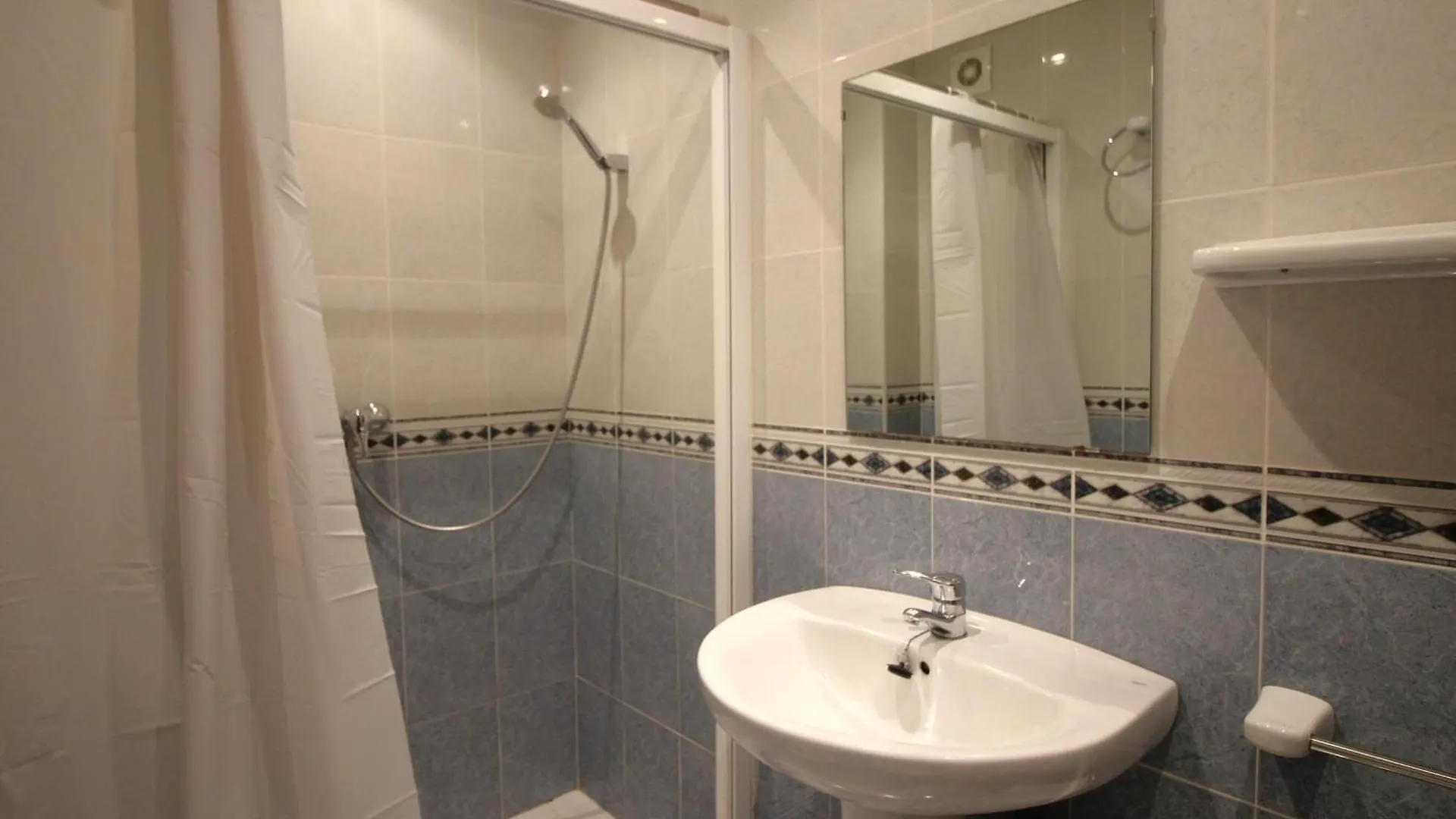 Apartamento Centrico Y Luminoso A 100M De La Playa, Renovado Con Wifi, Balcon Y Lavadora - Es-228-6 Llança Apartament