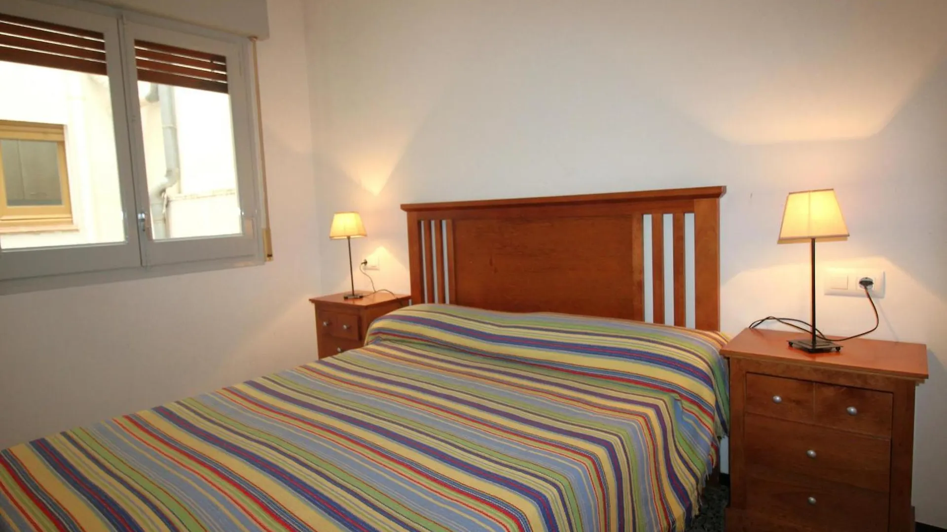 דירה Llança Apartamento Centrico Y Luminoso A 100M De La Playa, Renovado Con Wifi, Balcon Y Lavadora - Es-228-6 ספרד